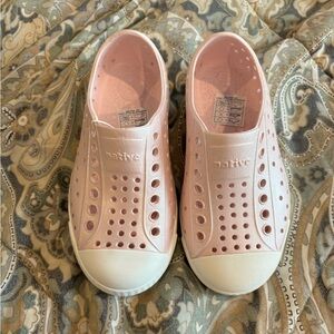NWOT Native Toddler Girls Light Metallic Shimmer Pearl Pink Shoes Water Size 9